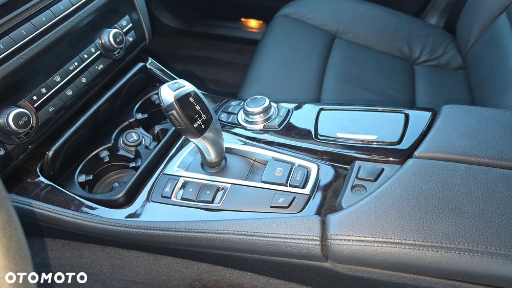 BMW Seria 5 528i - 10