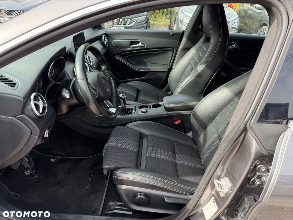 Mercedes-Benz CLA 180 Urban - 28