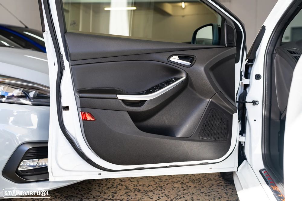 Ford Focus 2.0 EcoBoost ST c/ Pack Pele Desportiva - 29