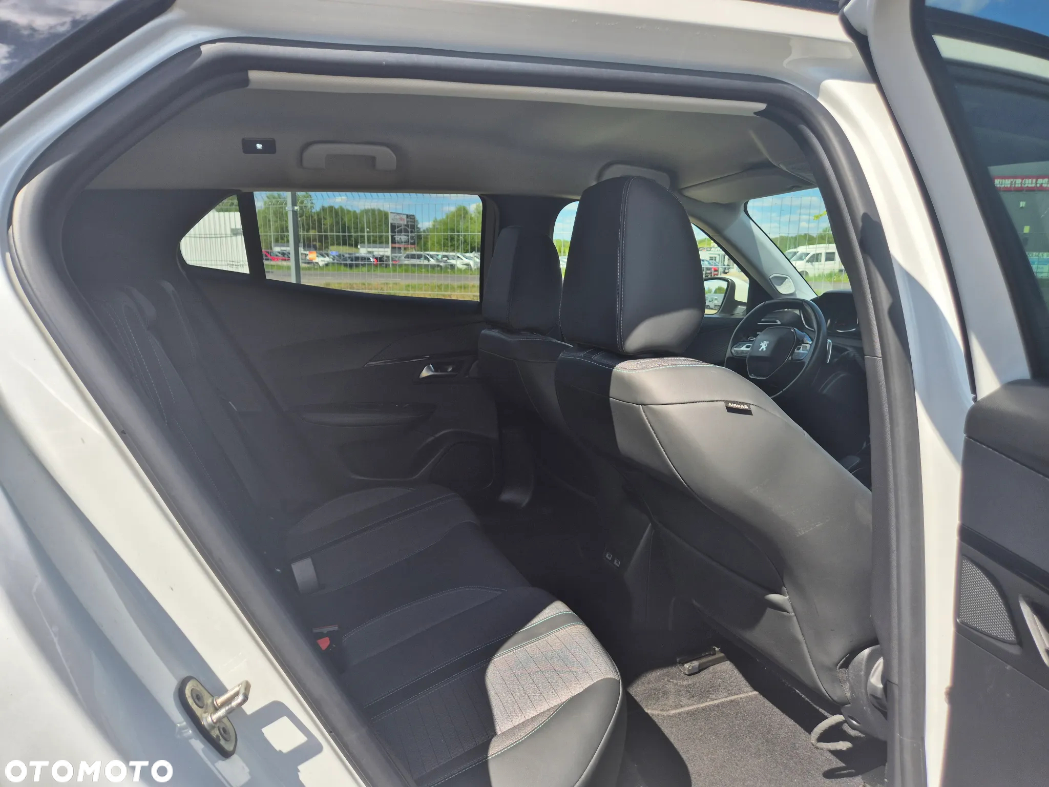 Peugeot 2008 BlueHDi 130 Allure S&S EAT8 - 21