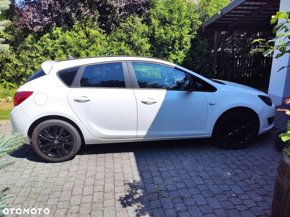 Opel Astra 2.0 CDTI DPF Color Edition - 3