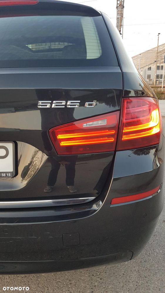 BMW Seria 5 525d xDrive - 12