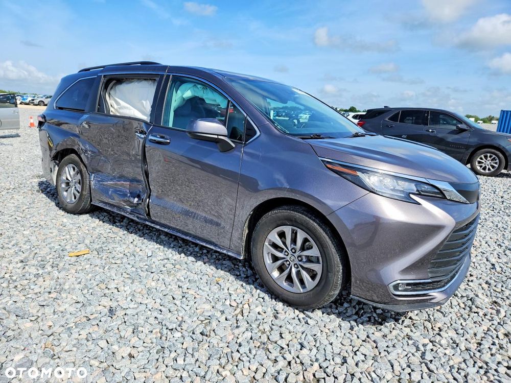 Toyota Sienna - 4