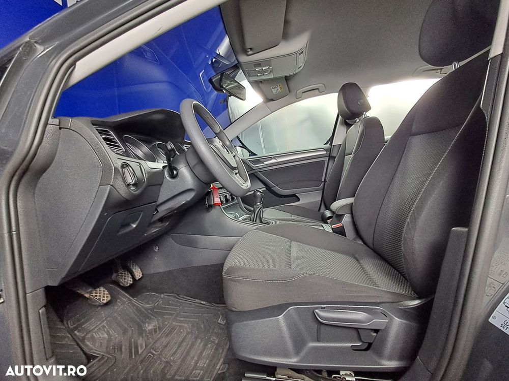 Volkswagen Golf - 11