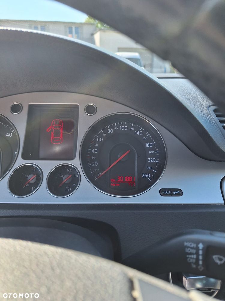 Volkswagen Passat 2.0 TDI DPF Individual - 6