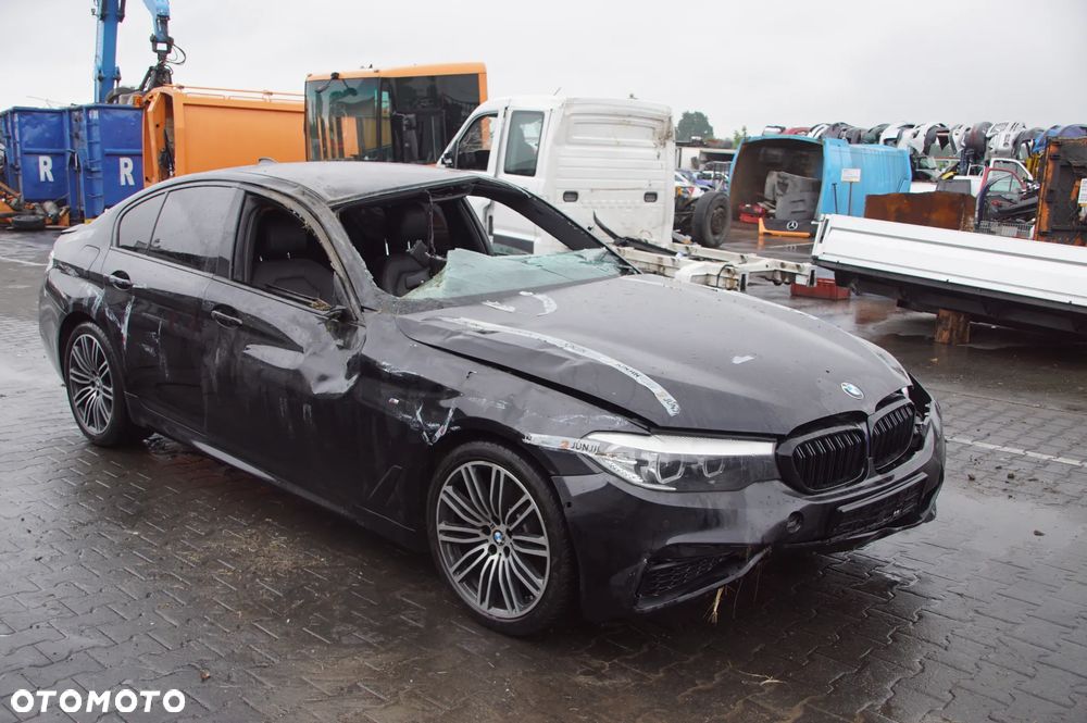 Auto na części - BMW G30 530d xDrive 3.0 D B57D30 265 KM GA8HP75X 475 2019R Silnik Skrzynia Drzwi Lampa Szyba Felga Deska Kokpit Moduł Licznik Radio Fotel Zderzak Chłodnica Błotnik Zawieszenie Turbina Wtryski Intercooler Kompletne Części Rozbiórka - 4