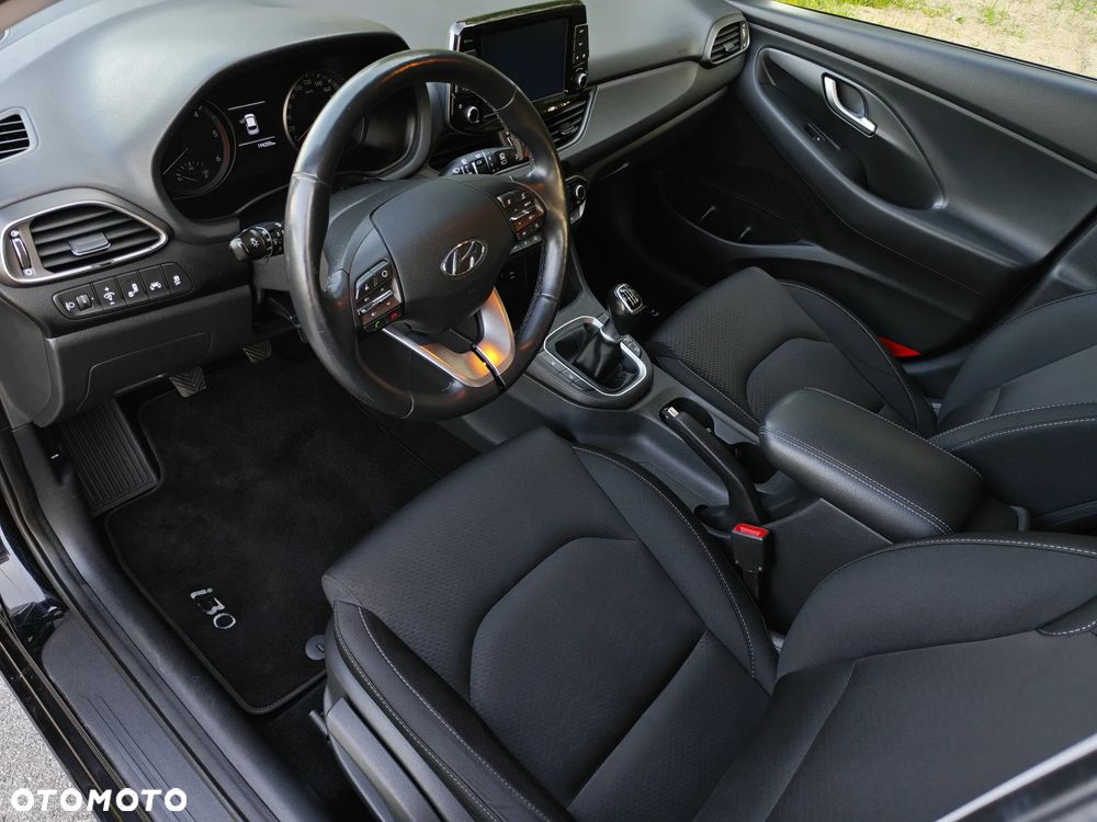 Hyundai i30 blue Kombi 1.6 CRDi Premium - 23
