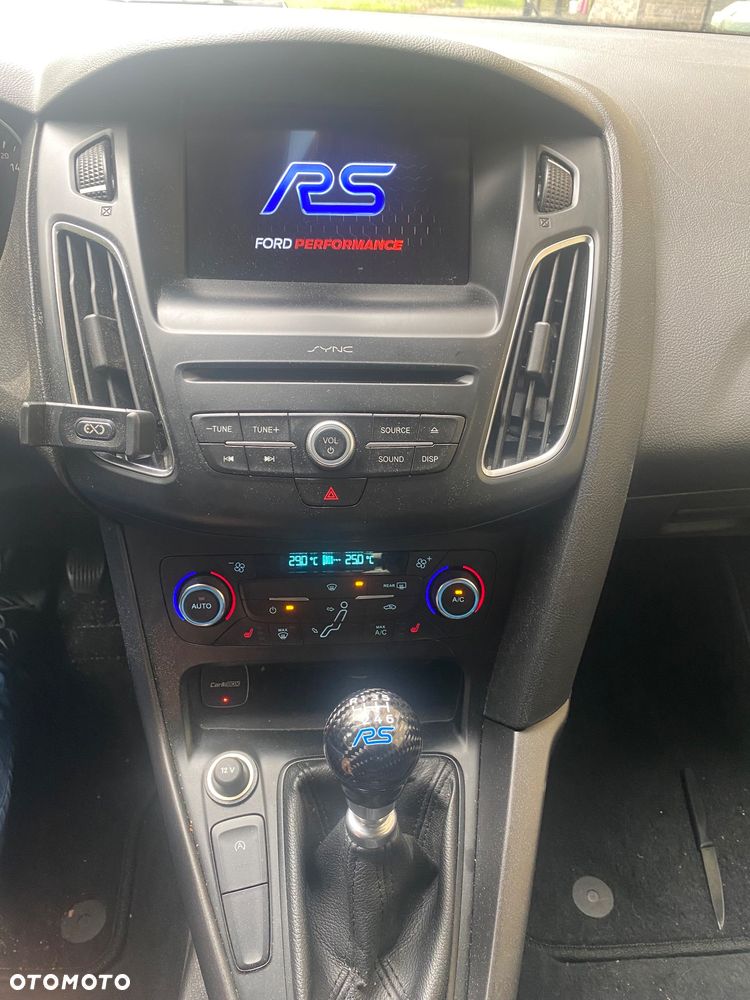 Ford Focus - 32