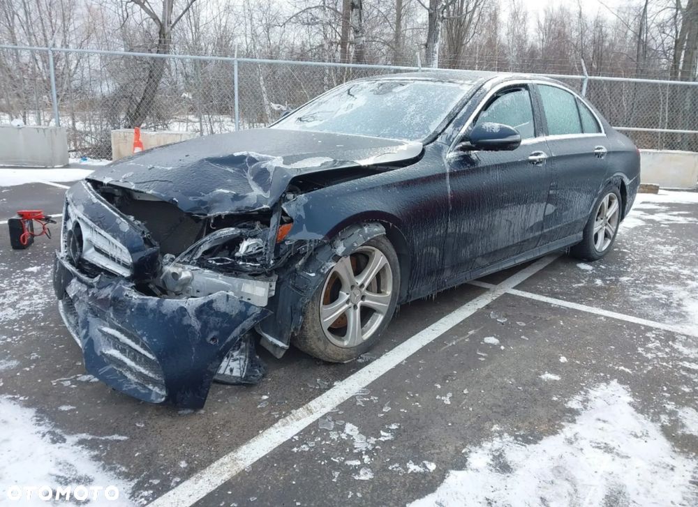 Mercedes-Benz Klasa E 300 9G-TRONIC AMG Line - 7