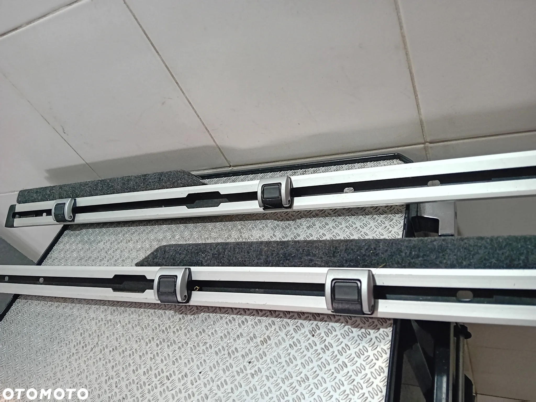 szyny mocujące bagażnika Skoda Superb lewa prawa  komplet 3T9863556  3T9863555 - 2