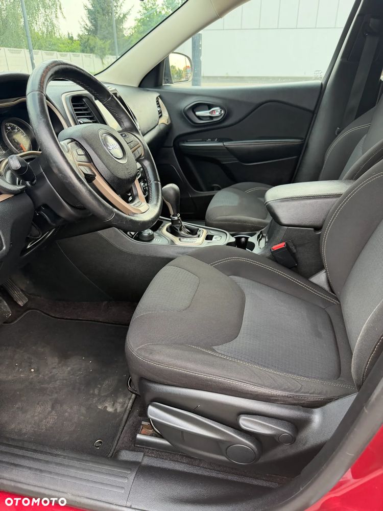 Jeep Cherokee - 16