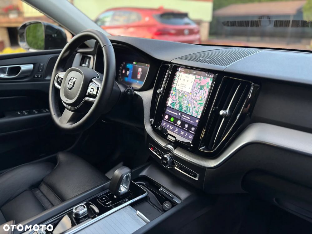 Volvo XC 60 B4 D AWD Plus Dark - 9