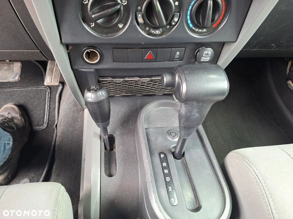 Jeep Wrangler Unlimited 3.8 Sahara - 13