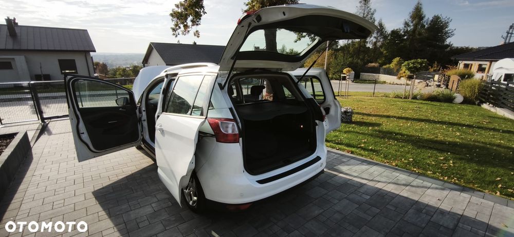 Ford Grand C-MAX - 29