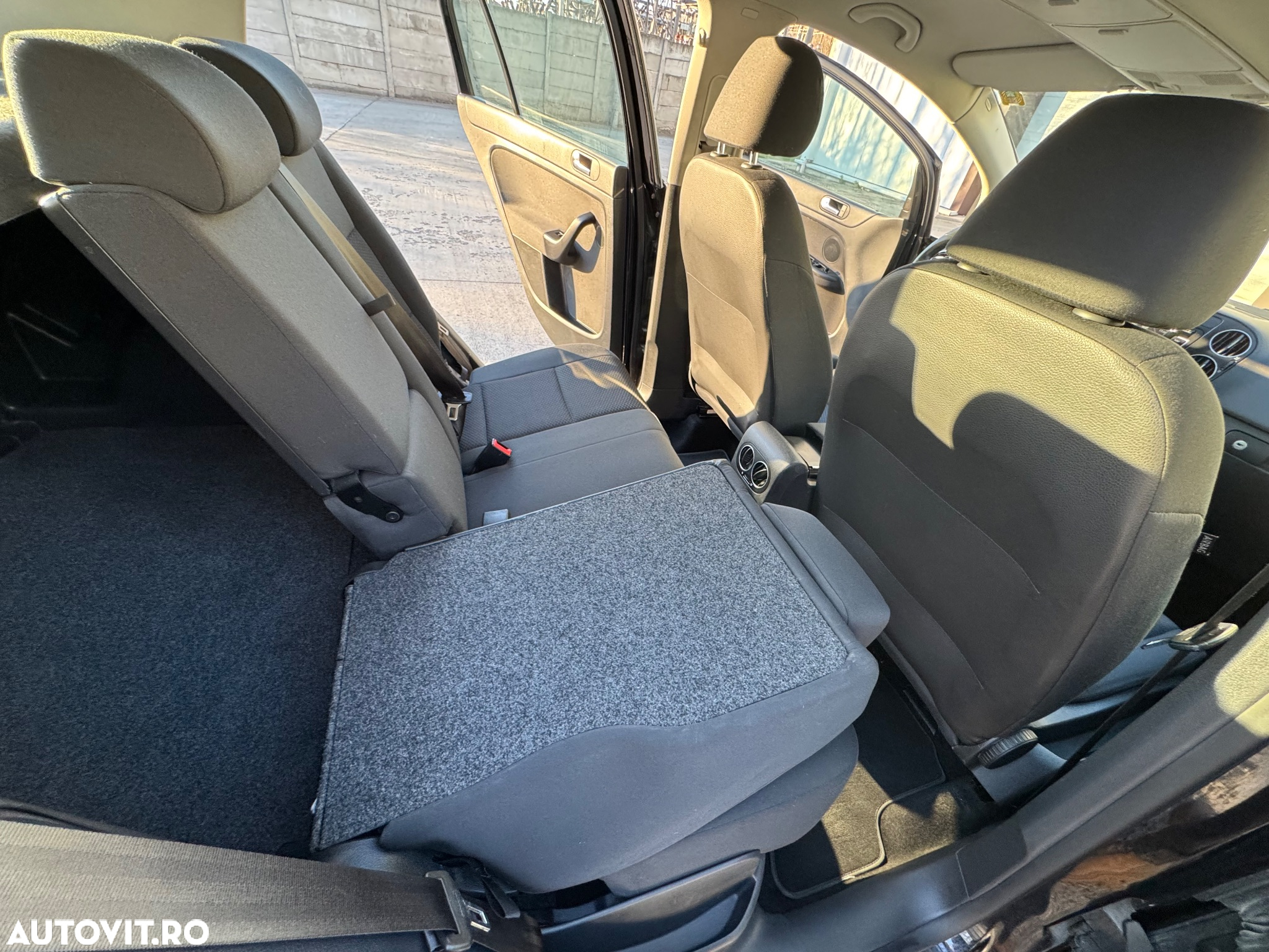 Volkswagen Golf Plus 1.6 TDI DPF Comfortline - 28