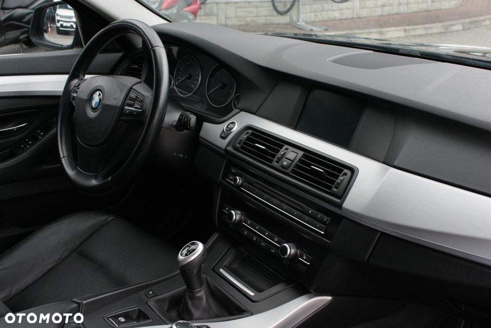BMW Seria 5 520d - 25