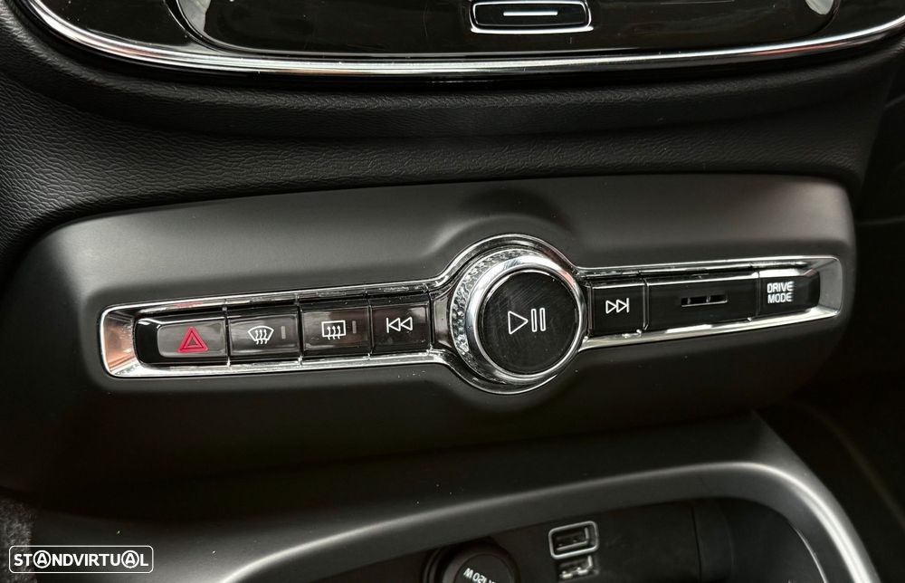Volvo XC 40 1.5 T3 Momentum Tech Edition - 17