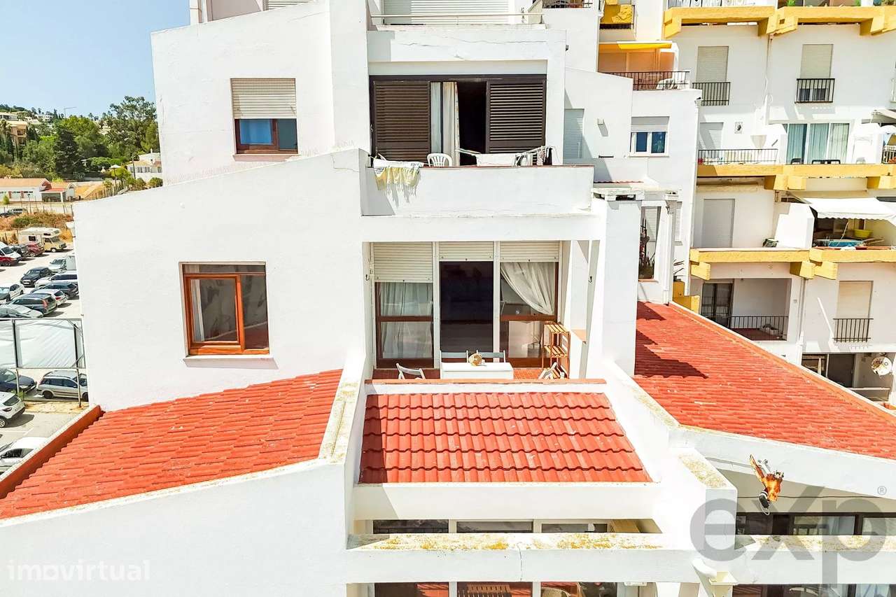 Uma oportunidade rara de viver na Praia da Luz - Grande imagem: 2/36