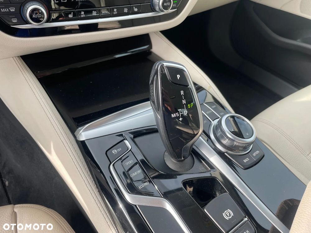 BMW Seria 5 520d Luxury Line - 14