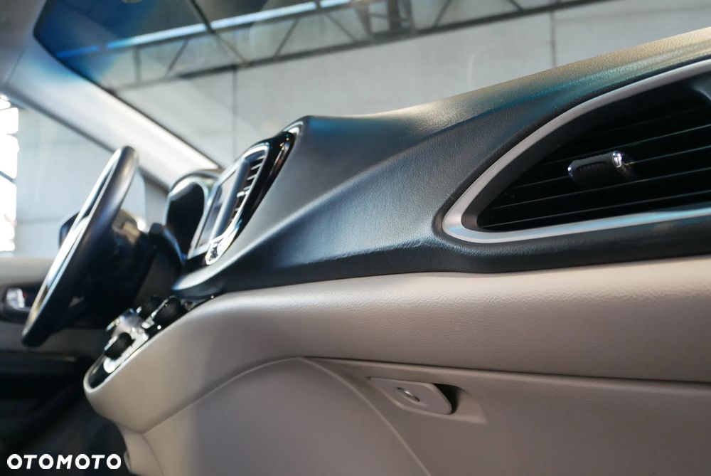 Chrysler Pacifica - 24