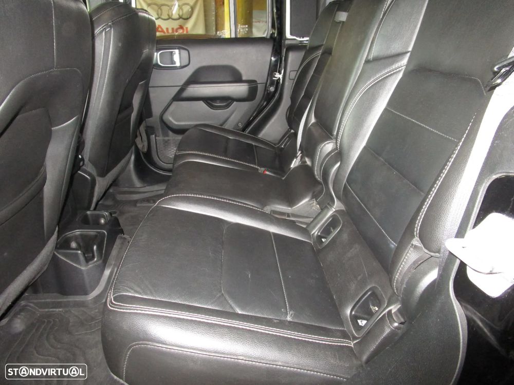 Jeep Gladiator 3.0V6 MultiJet AWD Auto Overland - 13