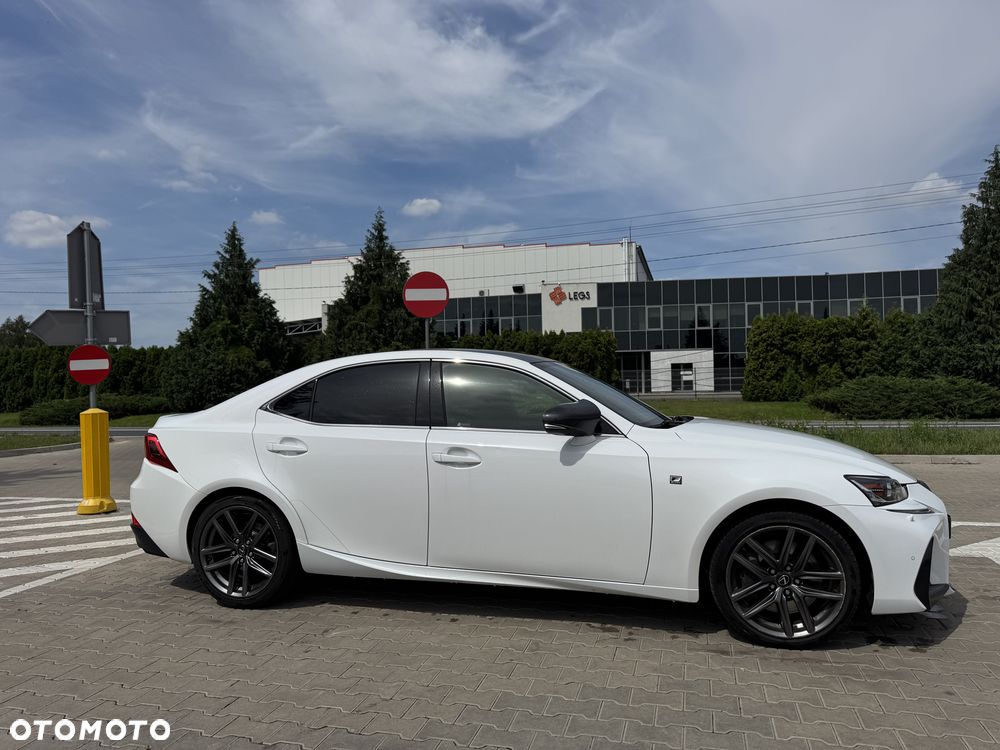 Lexus IS 200t / 300 F Sport - 8