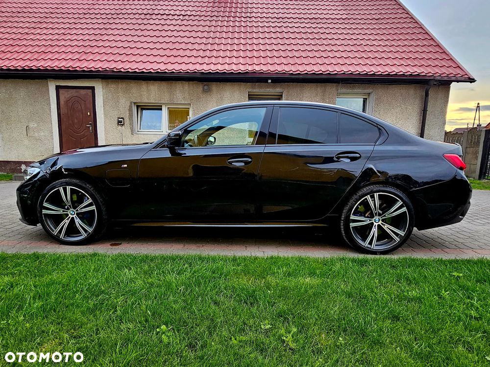 BMW Seria 3 330e M Sport - 40