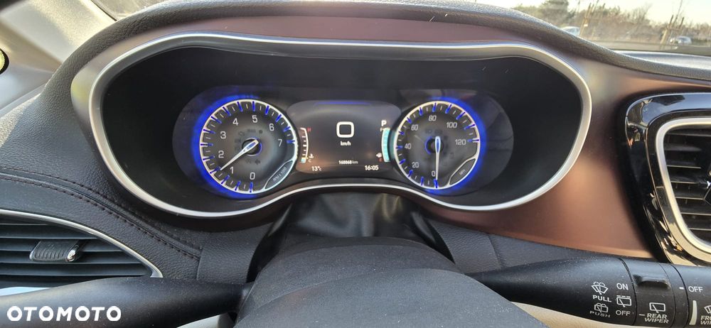 Chrysler Pacifica - 27