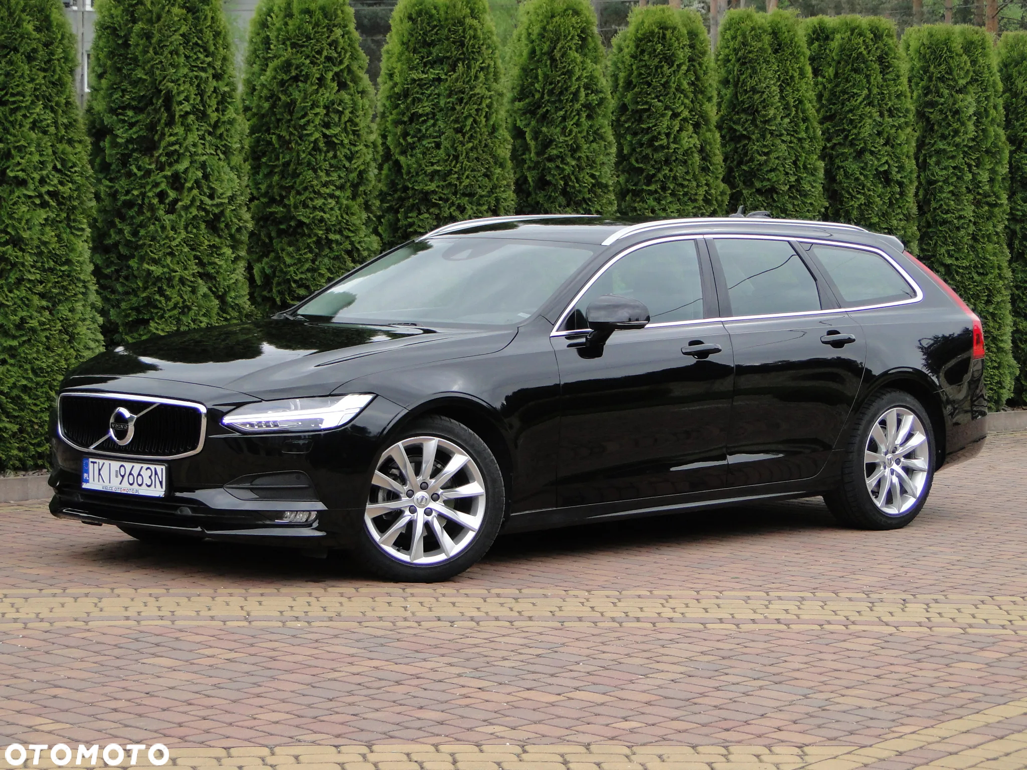 Volvo V90 D4 Momentum Pro - 9