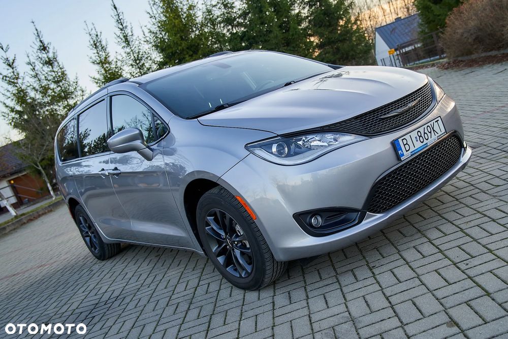 Chrysler Pacifica - 8