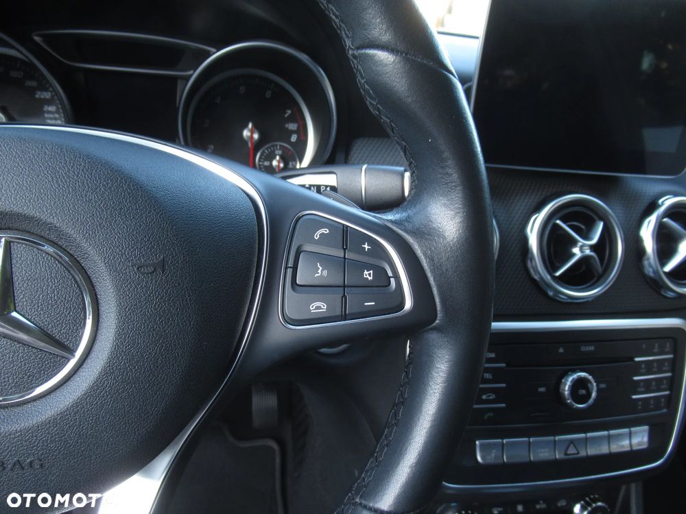 Mercedes-Benz GLA 200 7G-DCT Style - 15