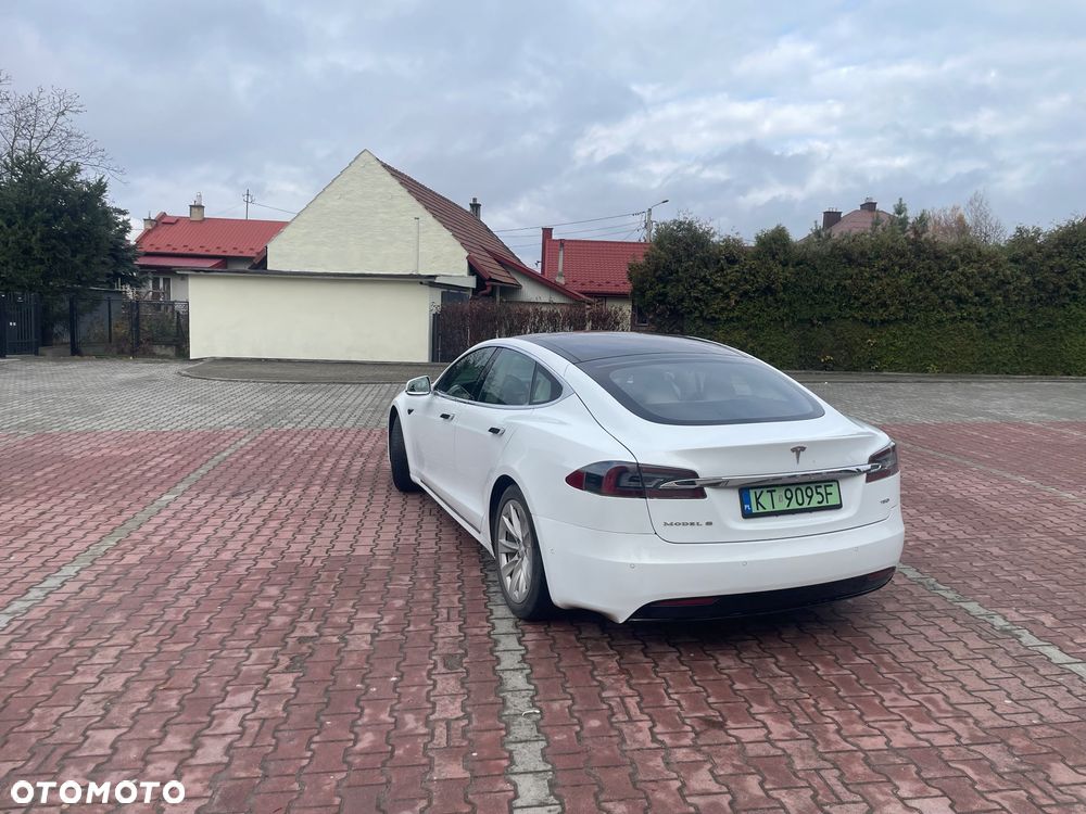 Tesla Model S - 3