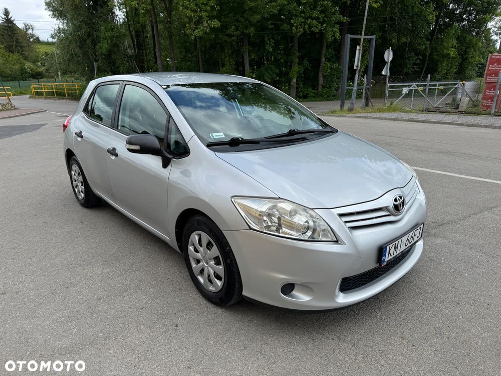 Toyota Auris 1.4 D-4D Terra - 2