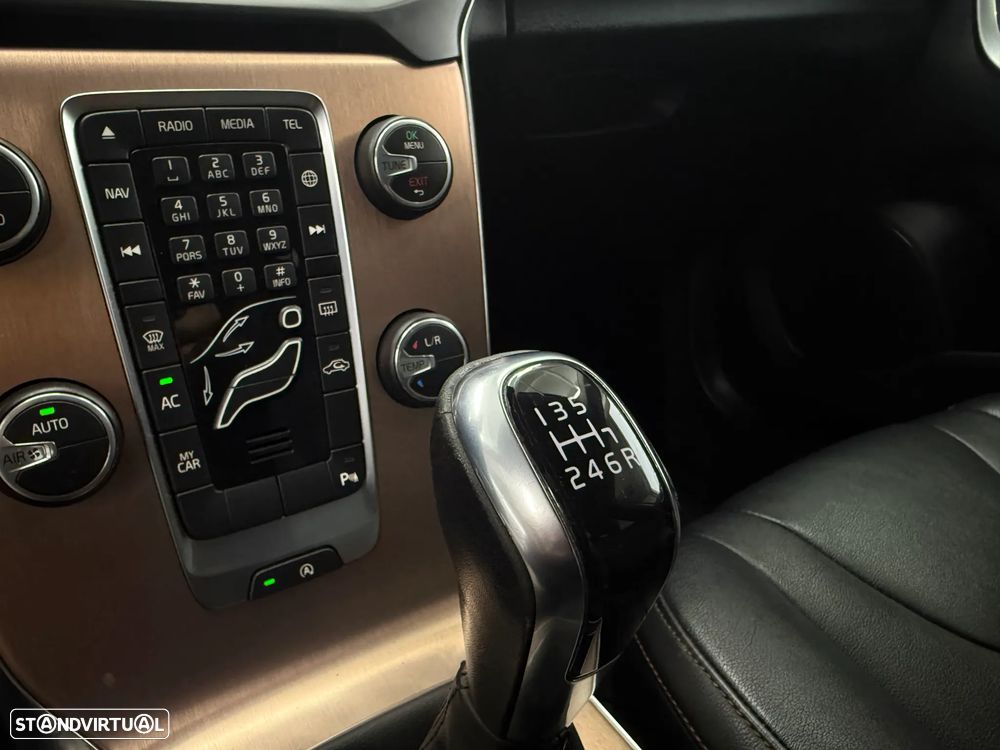 Volvo V40 Cross Country 2.0 D3 Momentum - 20