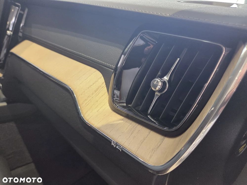 Volvo XC 60 B5 B AWD Ultimate Dark - 30