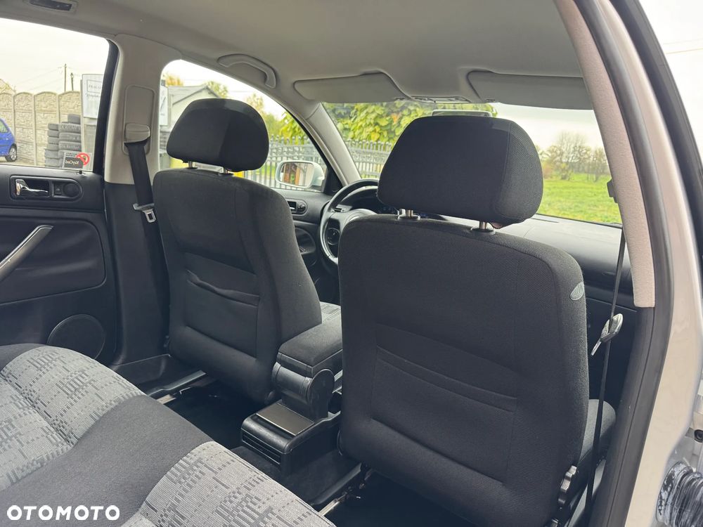 Volkswagen Passat 1.8 Comfortline - 27