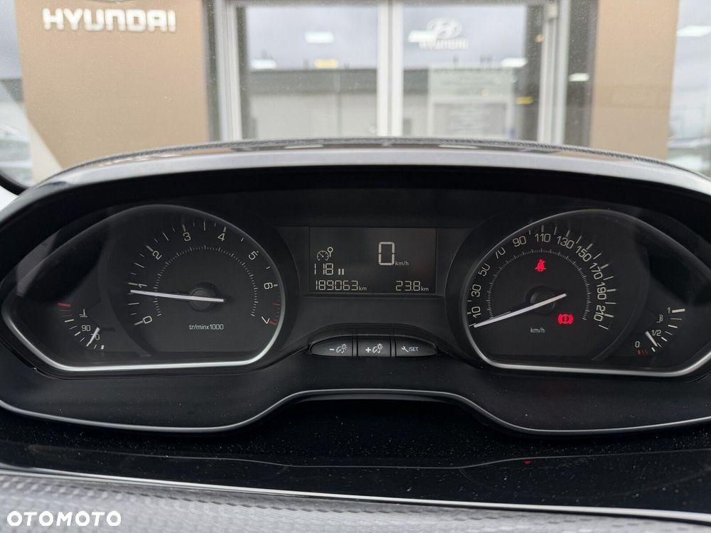 Peugeot 2008 1.2 PureTech Active S&S - 17
