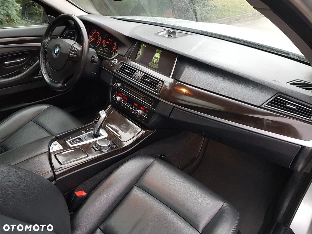 BMW Seria 5 525d Touring Sport-Aut - 25