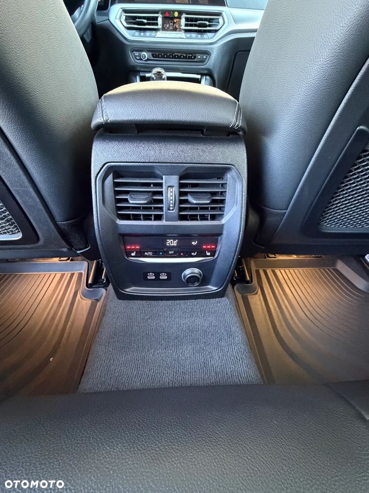 BMW Seria 3 330i - 21