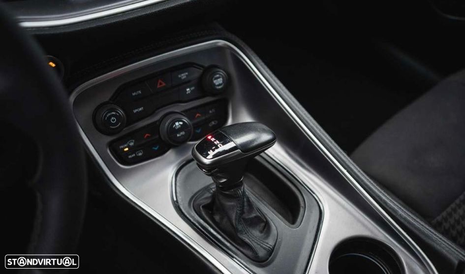 Dodge Challenger Auto SXT Plus - 22