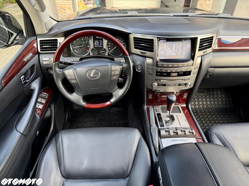 Lexus LX - 12