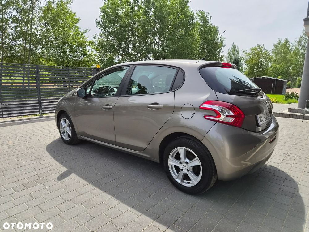 Peugeot 208 - 3