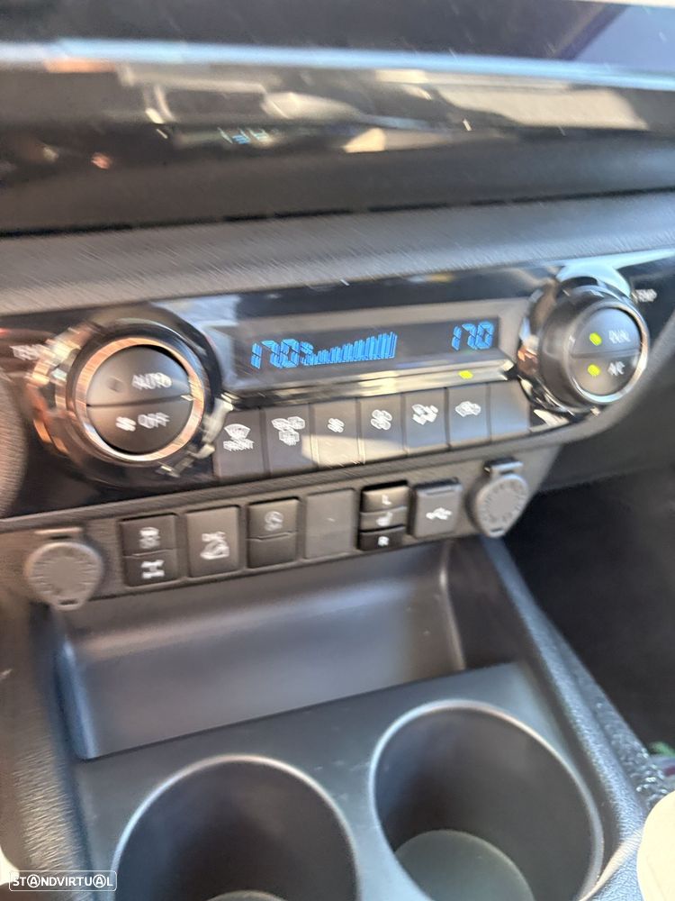 Toyota Hilux - 10