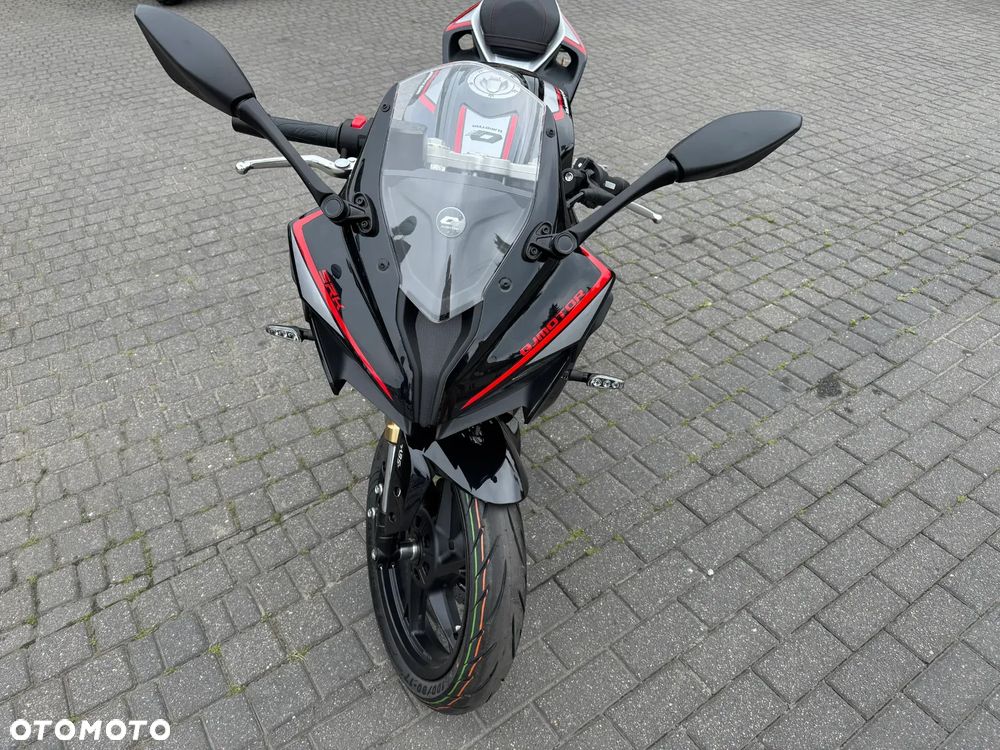 QJMOTOR SRK 125R - 8