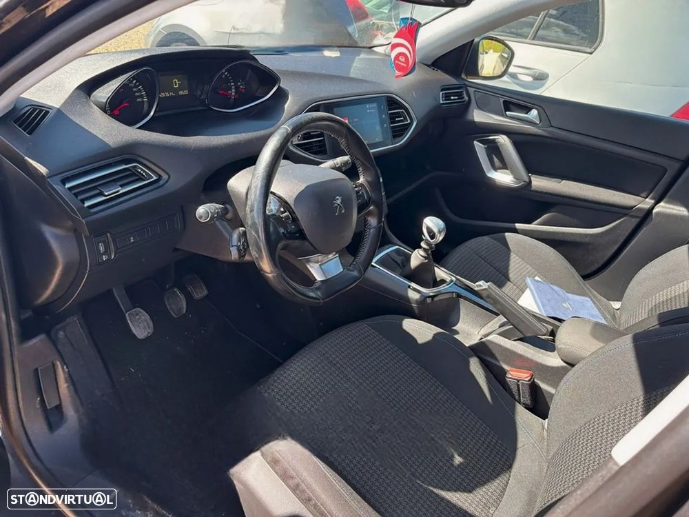 Peugeot 208 1.2 PureTech Style - 6