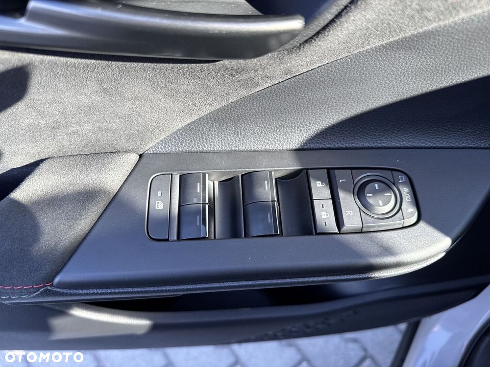Toyota C-HR - 16