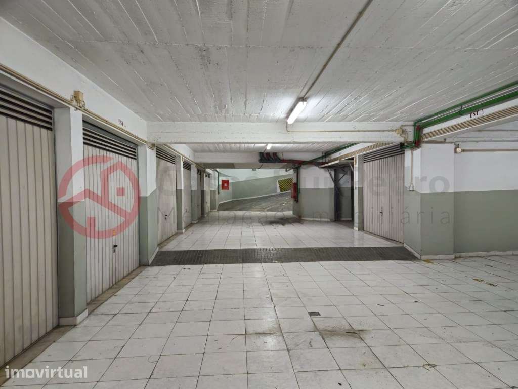Garagem no Centro da Cova da Piedade - Grande imagem: 2/7