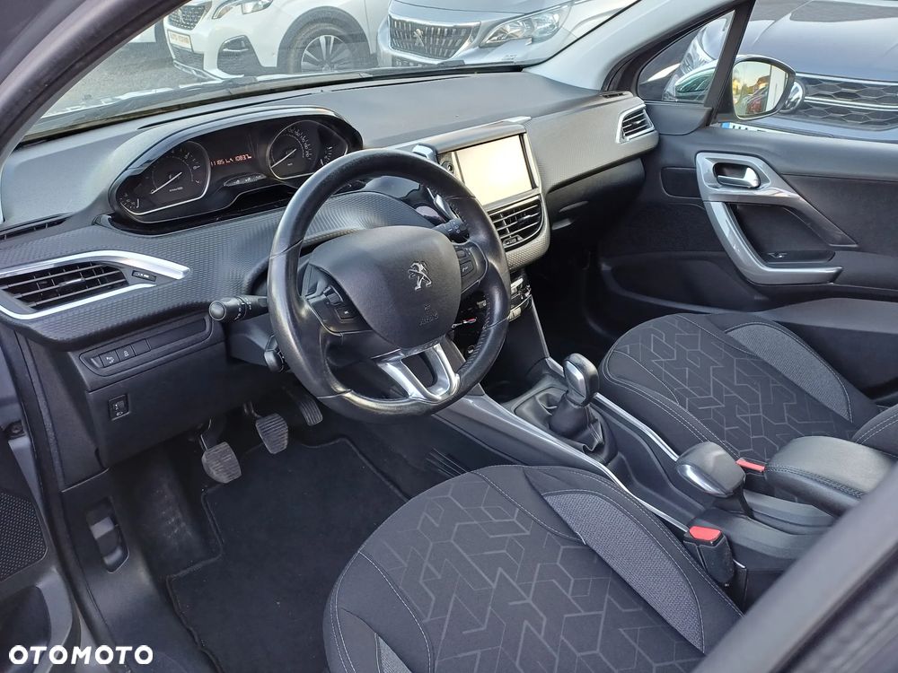 Peugeot 2008 1.2 Pure Tech Style - 14