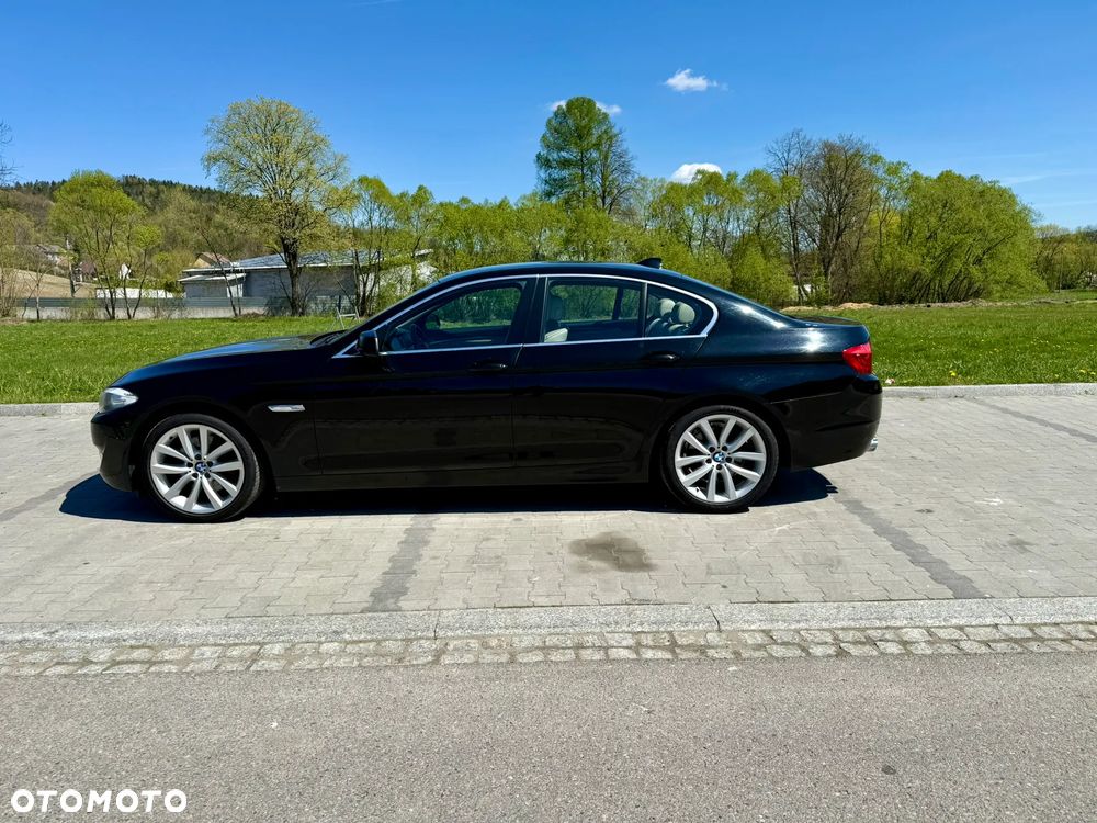 BMW Seria 5 525d xDrive - 2