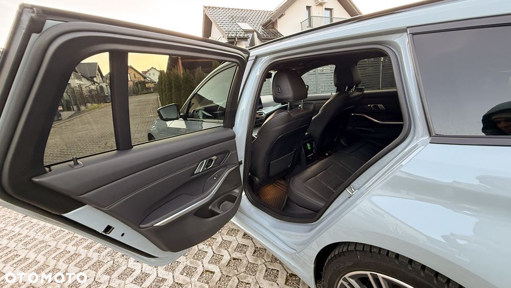 BMW Seria 3 330e xDrive M Sport sport - 19